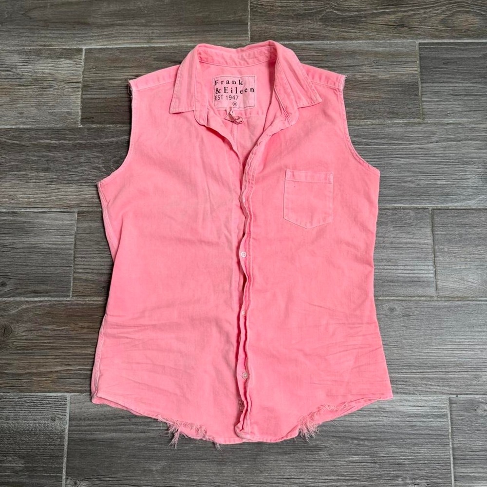 Frank & Ellen Barry pink sleeveless button-up size M